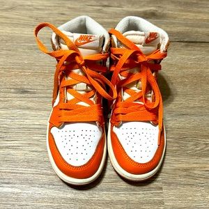 Big Kids Jordan 1 Retro High OG size 2Y